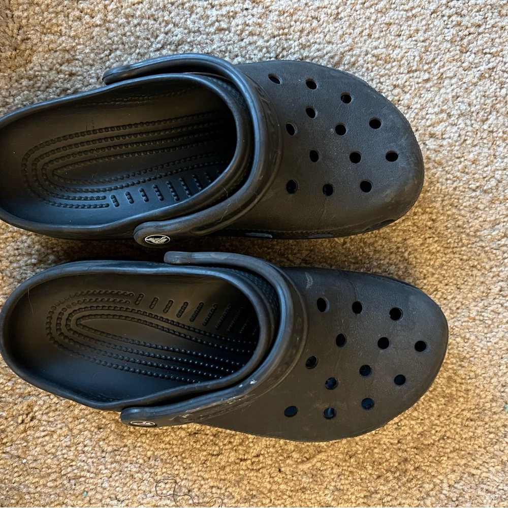 black crocs